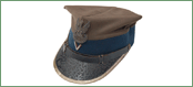Czapka sierżanta wojsk lądowych wz. 1927.<br/>
</br>
„W lokalu należy czapkę zdejmować. Tam gdzie są szatnie, wierzchnie ubranie wraz z czapką, należy zostawiać w szatni (…) Nie należy częściami ubrania zajmować miejsc do siedzenia, a zwłaszcza nie kłaść czapki na stole” [„Oficer”, Warszawa 1931, s. 103]
