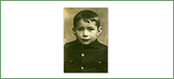 Ryszard Kaczorowski urodził się 26 listopada 1919 roku w Białymstoku w rodzinie szlacheckiej pieczętującej się herbem Jelita. Jako nastoletni chłopiec wstąpił do harcerstwa, gdzie należał do drużyn Andrzeja Małkowskiego, jednego z twórców polskiego skautingu. Tam udzielał się jako instruktor, drużynowy oraz opiekun obozów letnich. W roku 1934 rozpoczął edukację w białostockiej Szkole Handlowej. Tuż przed wybuchem II wojny światowej został zastępcą komendanta białostockiego Pogotowia Harcerskiego, mającego pełnić funkcję pomocniczą w przypadku wojny.

