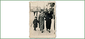 Fotografia spacerowa autorstwa Józefa Neuhüttlera (Foto-Film, Białystok, Rynek Kościuszki 26). Zdjęcie z dnia 19 kwietnia 1936 r.
