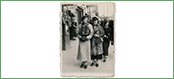 Fotografia spacerowa autorstwa Józefa Neuhüttlera (Foto-Film, Białystok, Rynek Kościuszki 26). Zdjęcie z dnia 16 kwietnia 1936 r.

